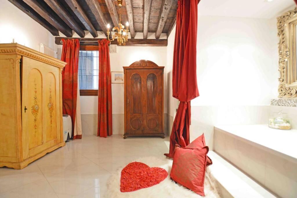 Zattere Cottage Close To Guggenheim Венеція Екстер'єр фото