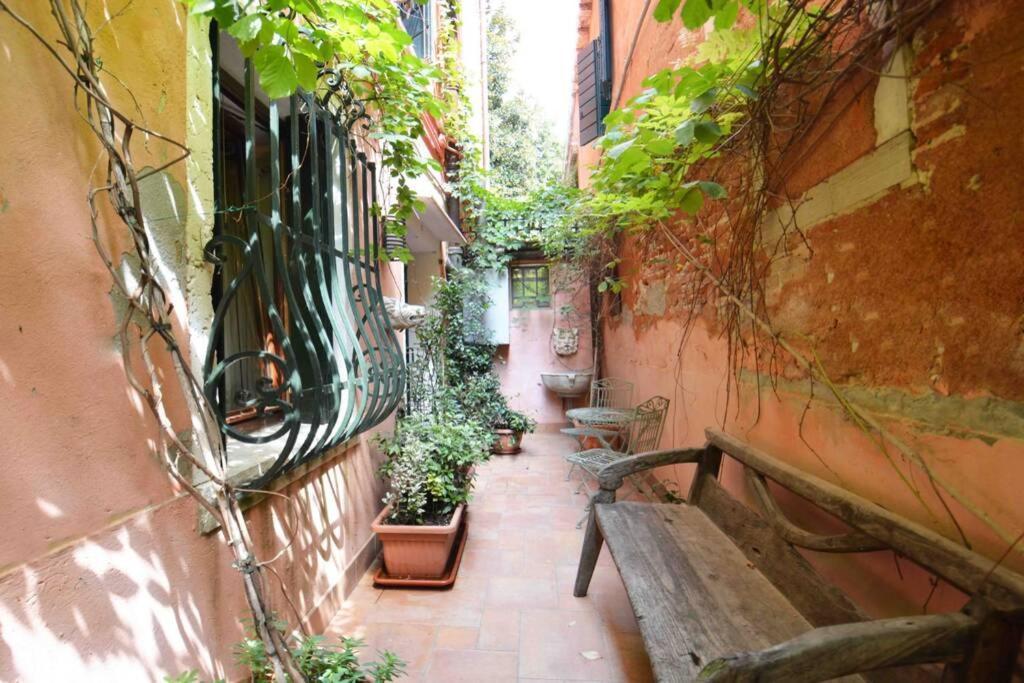 Zattere Cottage Close To Guggenheim Венеція Екстер'єр фото